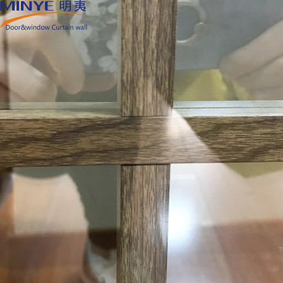 1.4mm プロファイルの厚さ 上海のレンガ鋳造 半丸木製のガラス窓