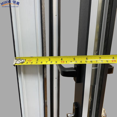 モダンデザインスタイル アルミ製のビラ用 UPVC ドアスイング