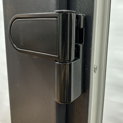 モダンデザインスタイル アルミ製のビラ用 UPVC ドアスイング