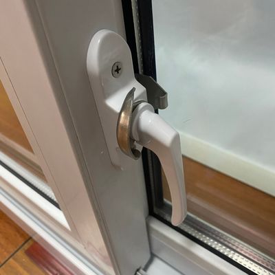 キッチン モダンデザイン UPVC スライド窓 高風力抵抗と防音