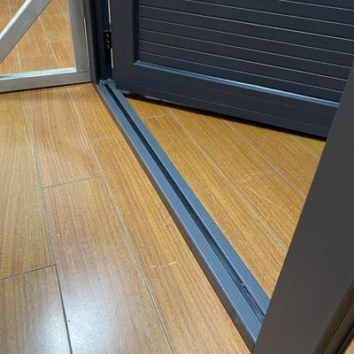 モダンデザインスタイル グレー アルミプレート カーメンド ドアのシングルドア