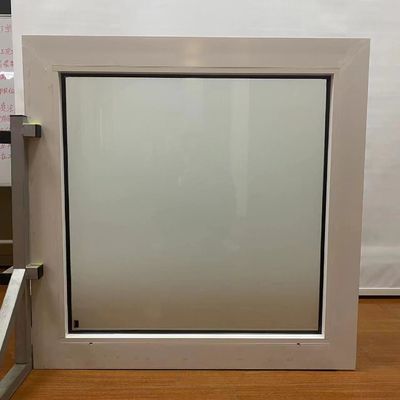 横開き 床から天井までの三重ガラスの黒色パノラマ窓